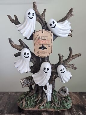 Sweet Street Spooky Cute Haunted Tree Halloween Decor with Gravestone 🪾
